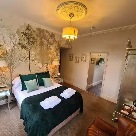 The Gateway Hotel
