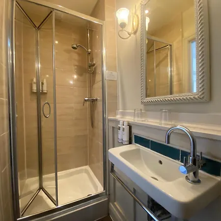 Hotel The Gateway 4*
