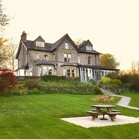 The Gateway Hotel 4*