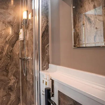 호텔 The Gateway 4*