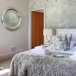 The Gateway Hotel