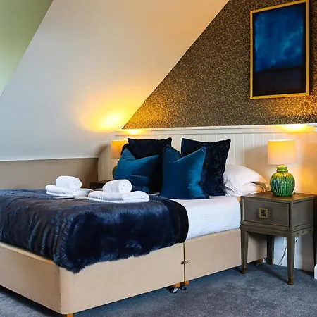 The Gateway Hotel